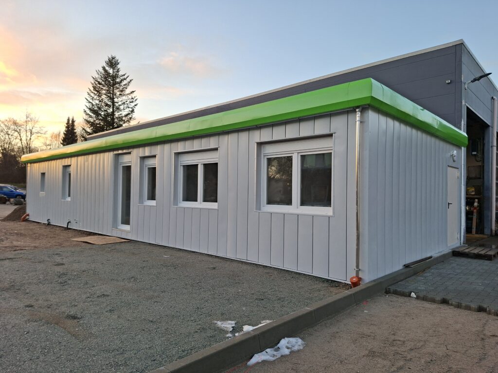 Neubau eines Büro- und Werkstattgebäudes in Modulbauweise